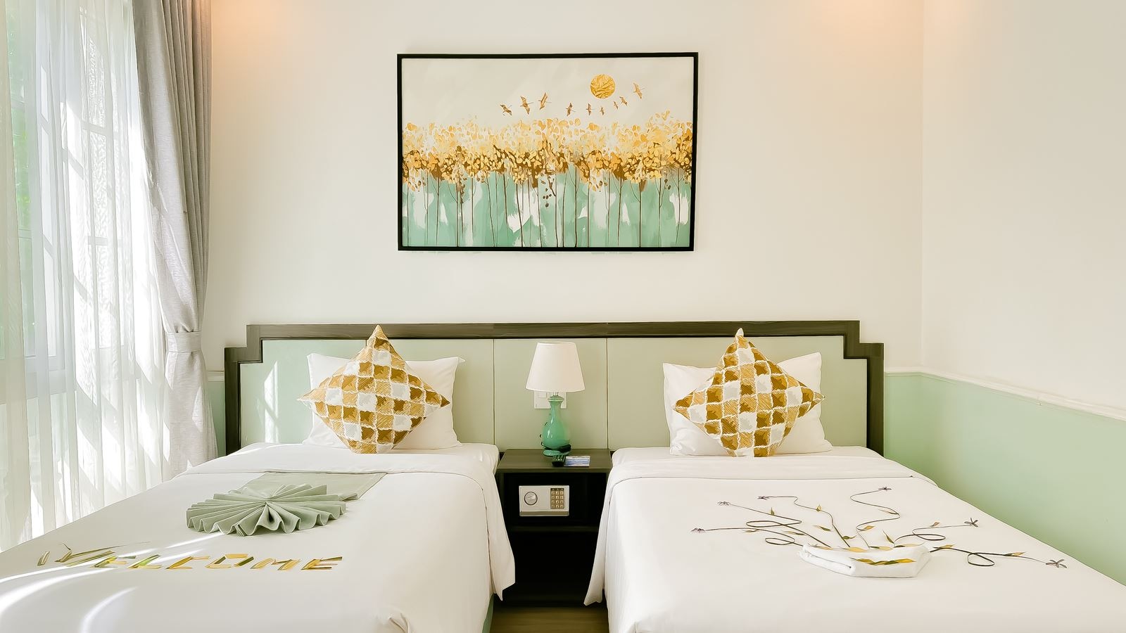 rooms-deluxe-city-view