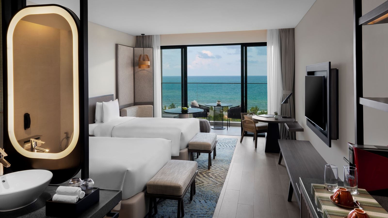 rooms-premium-with-oceanfront-view