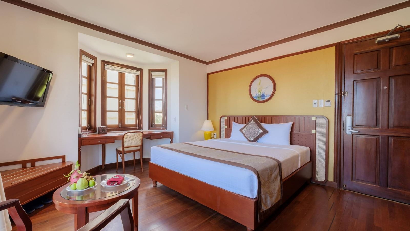 rooms-deluxe-cozy-balcony