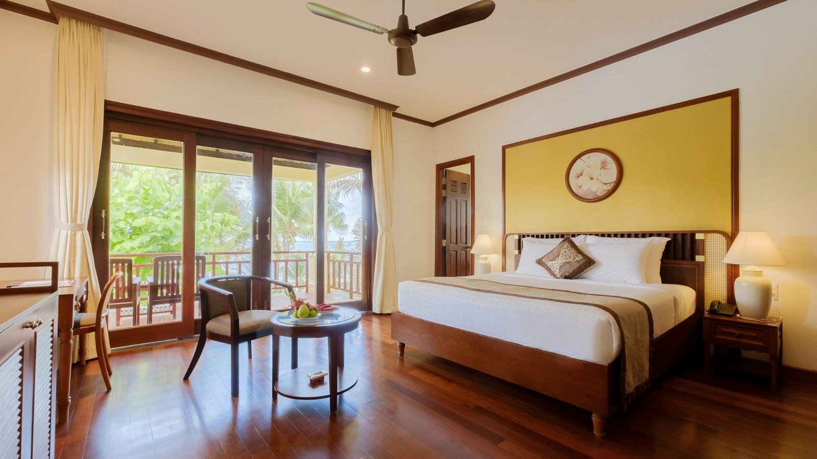 rooms-deluxe-garden-view-balcony