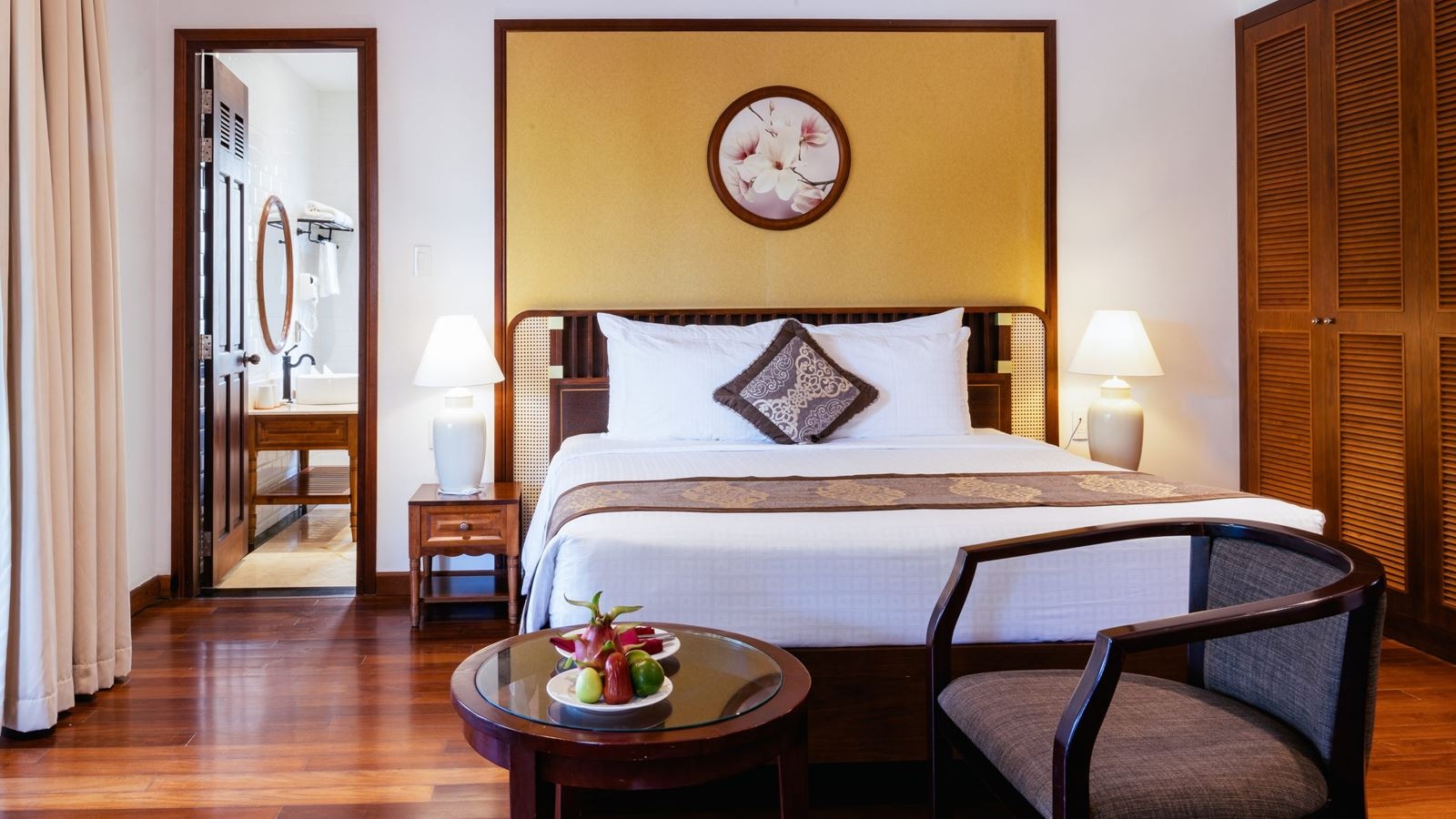 rooms-deluxe-garden-view-balcony