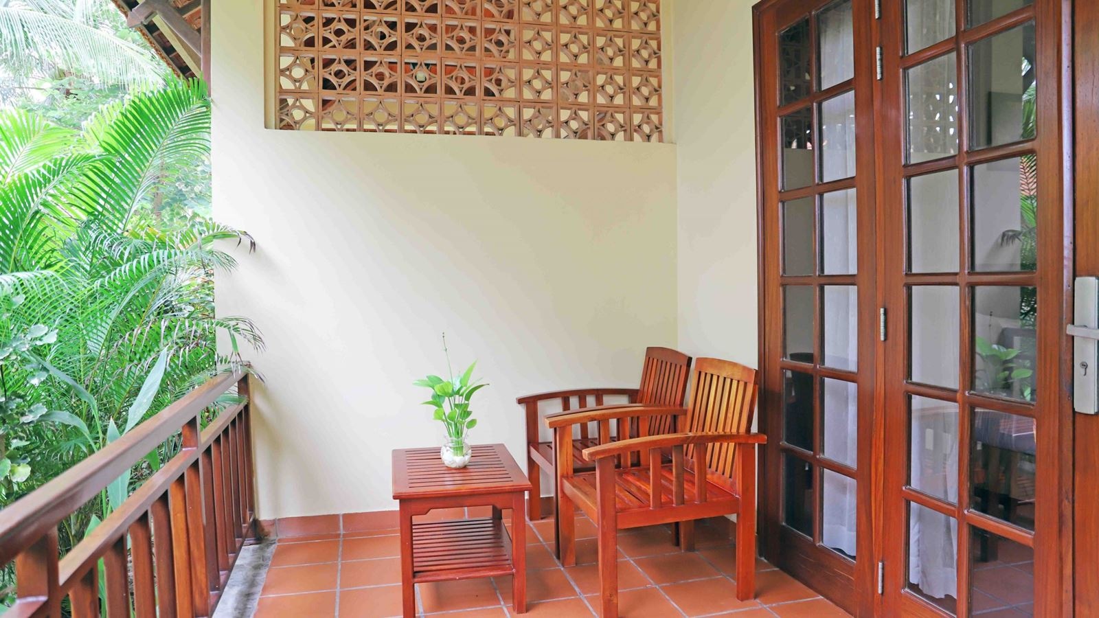 rooms-bungalow-garden-or-pool-view