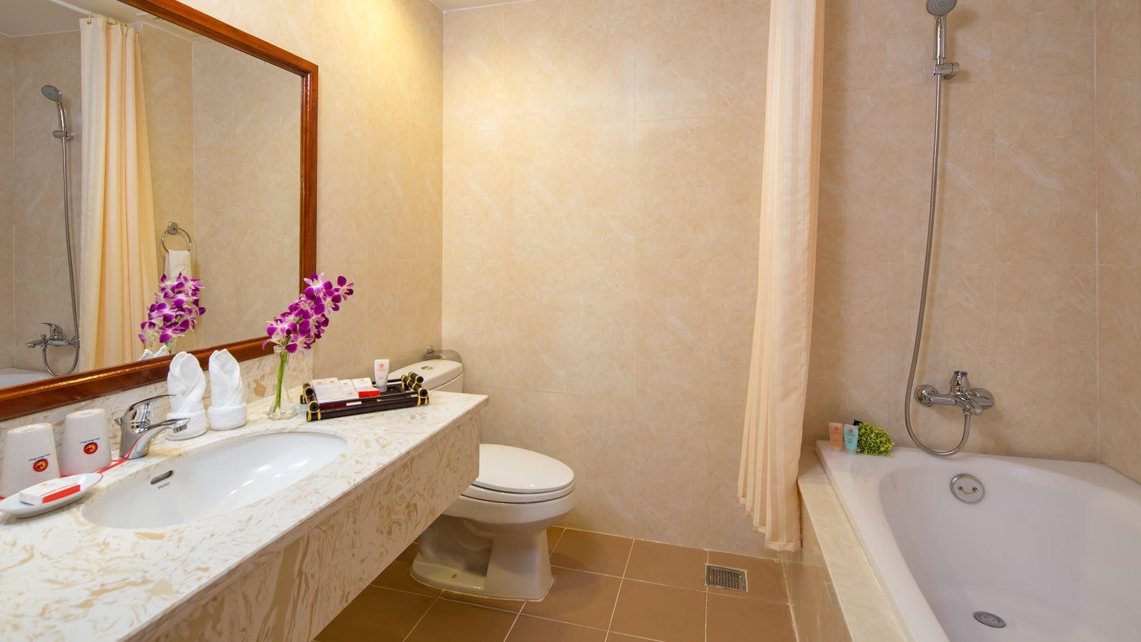 rooms-deluxe-sea-view-balcony