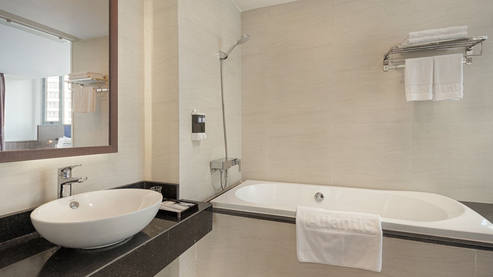 rooms-executive-sea-view-with-balcony