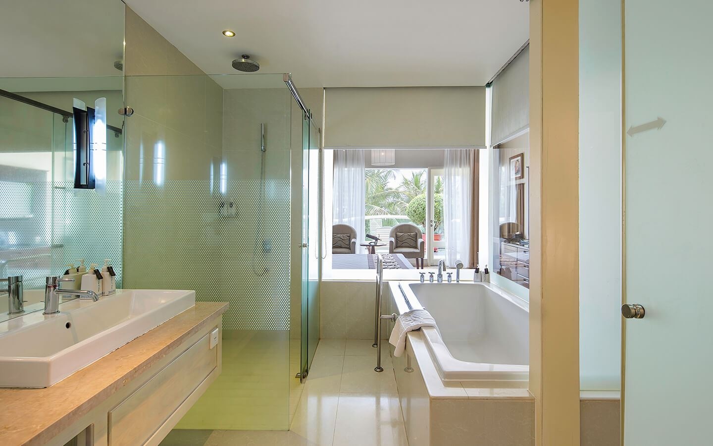 rooms-superior-pool-view-with-balcony