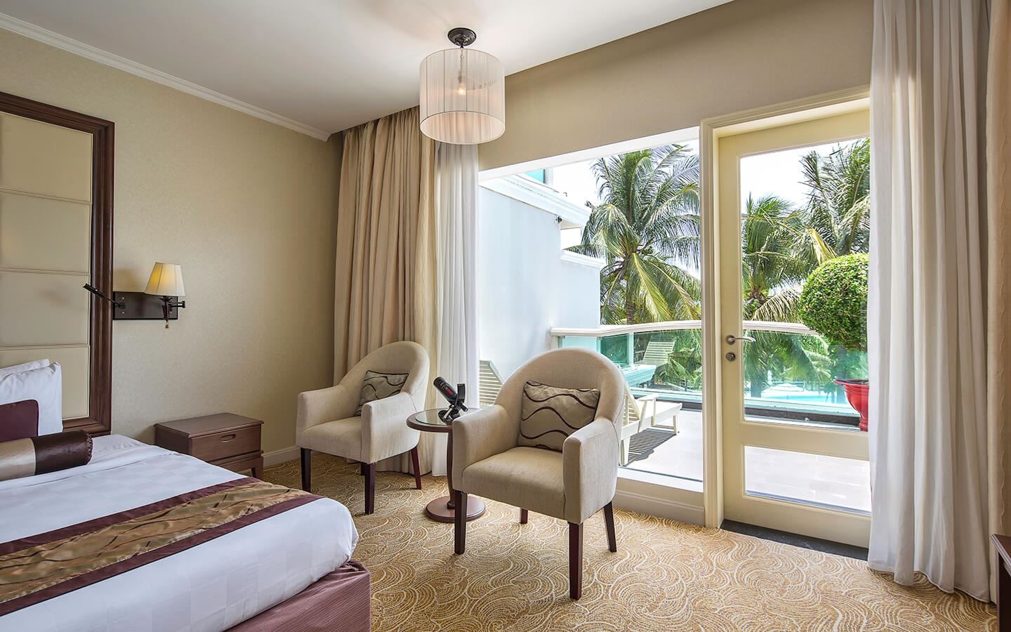 rooms-deluxe-pool-view-with-balcony