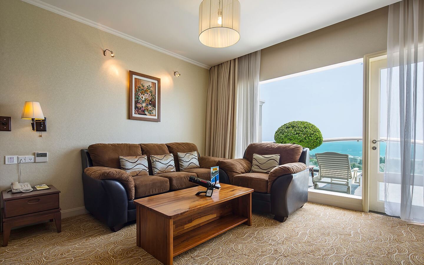rooms-deluxe-sea-view-with-balcony