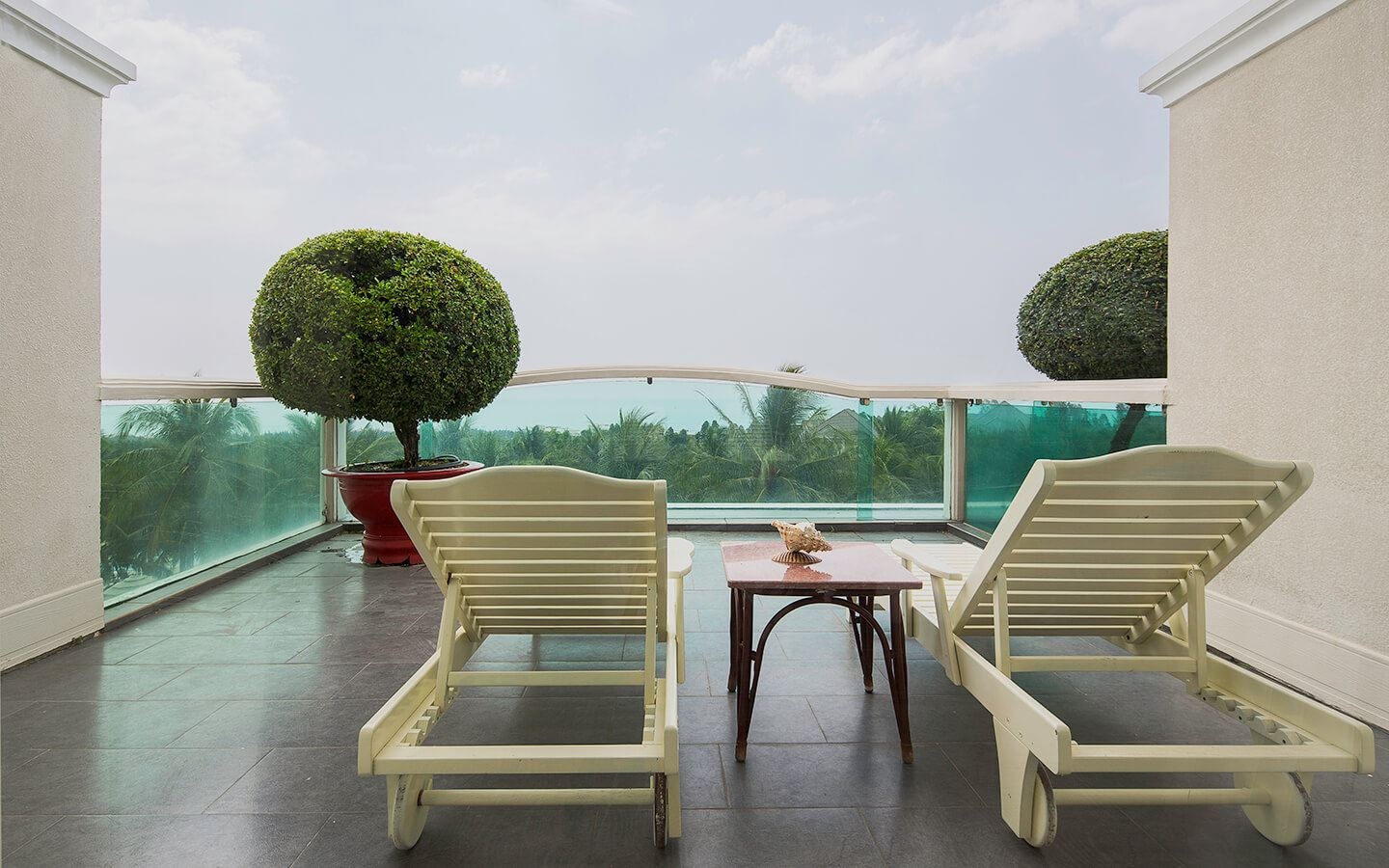 rooms-deluxe-sea-view-with-balcony-child-without-extra-bed