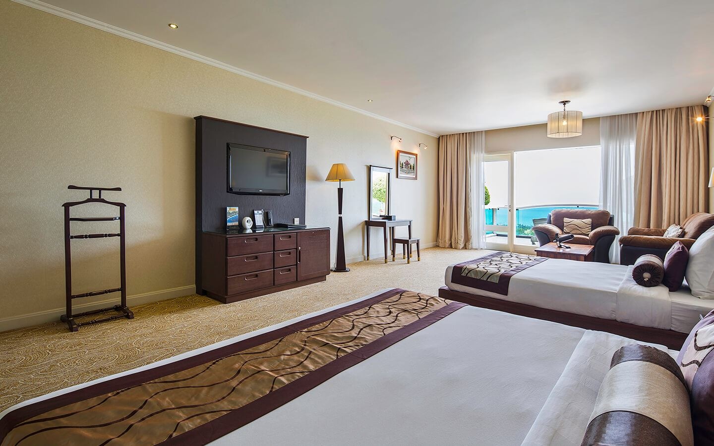 rooms-premium-deluxe-family-with-balcony