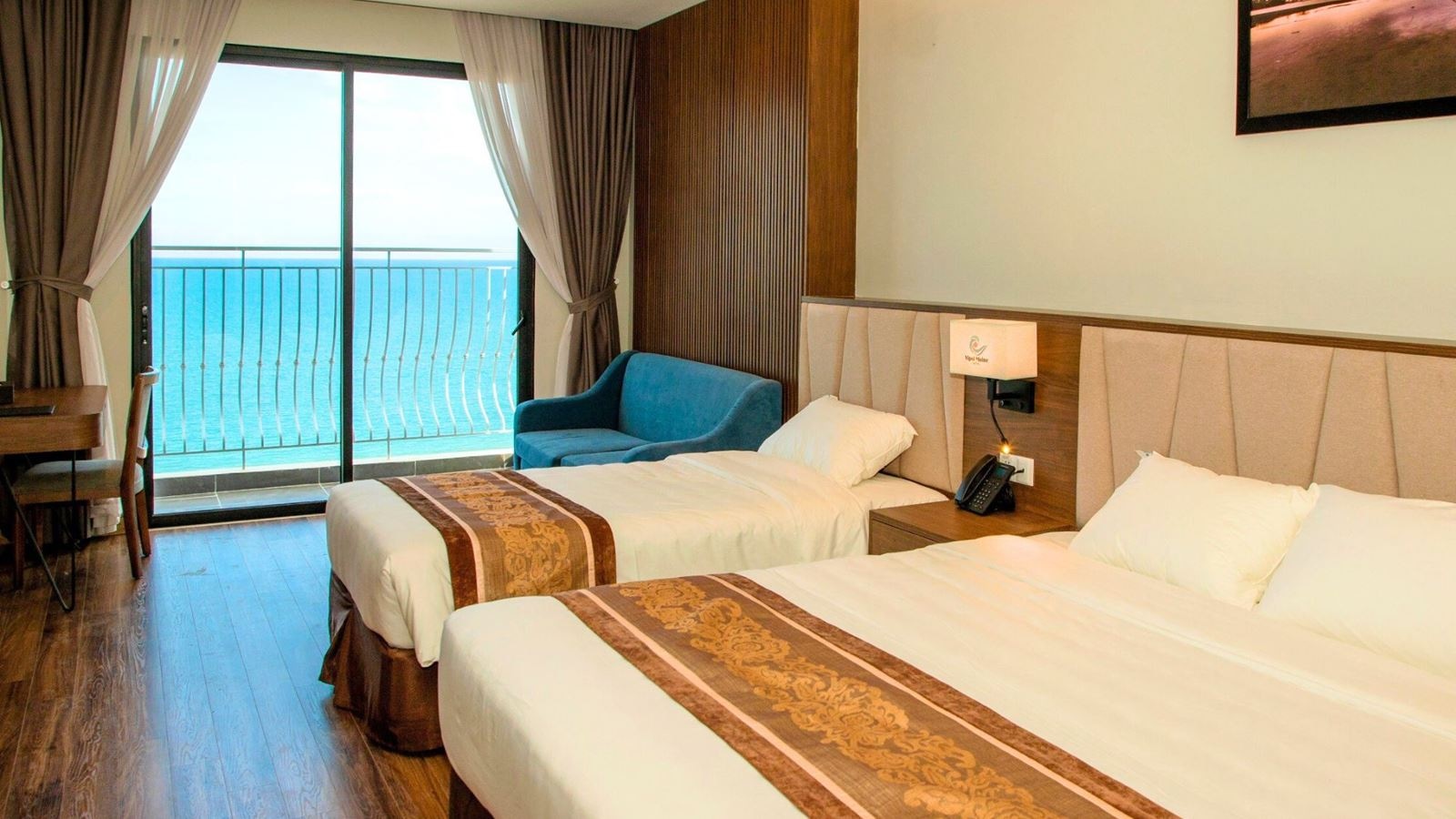 rooms-senior-deluxe-seaview-triple-with-balcony