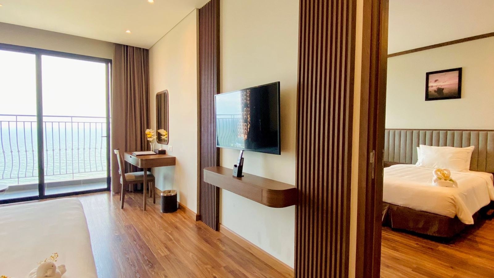 rooms-deluxe-family-seaview-connecting-with-balcony