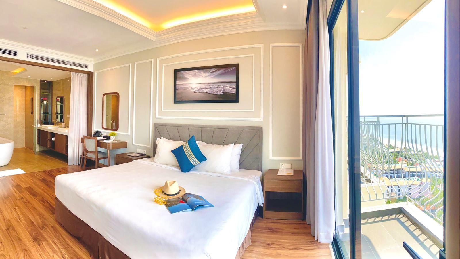 rooms-suite-seaview-with-balcony