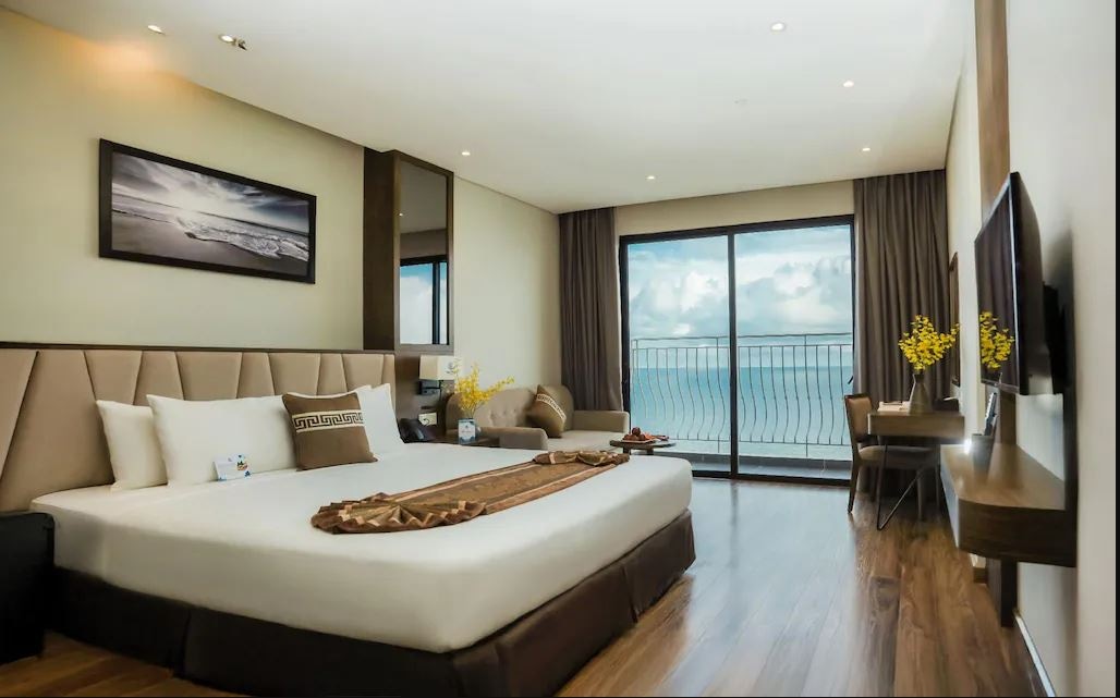 rooms-deluxe-seaview-with-balcony
