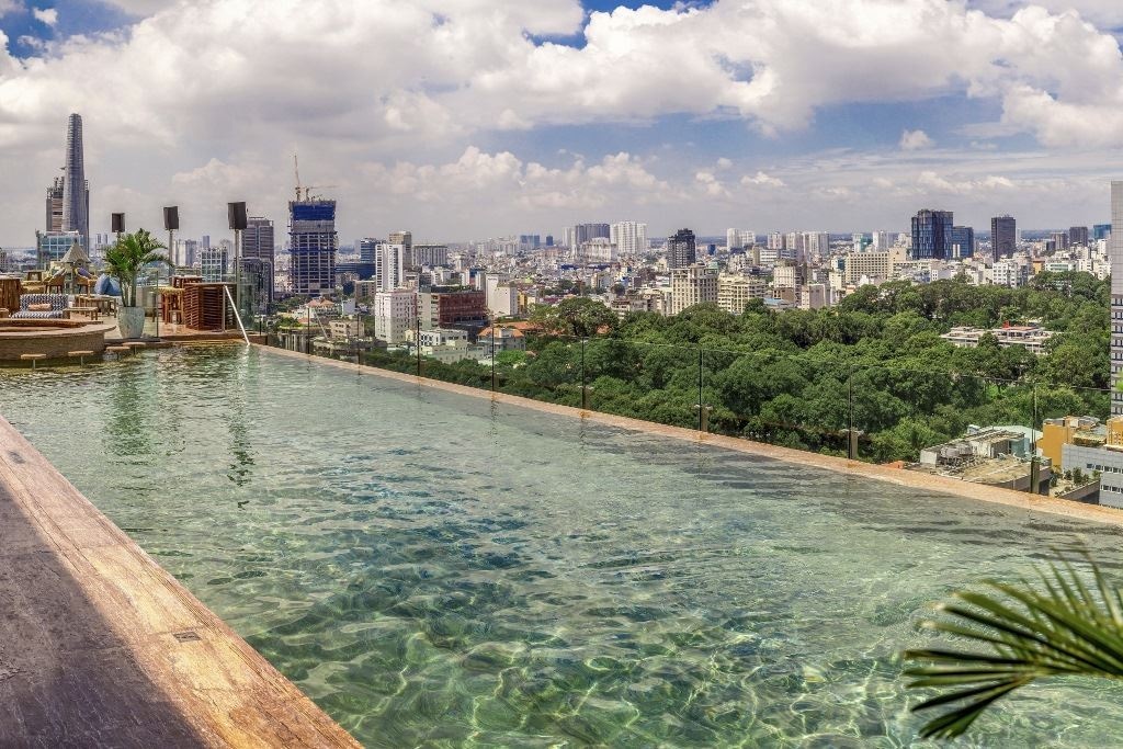 bars-social-club-rooftop-bar