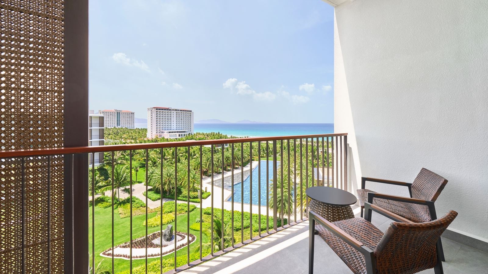 rooms-deluxe-seaview