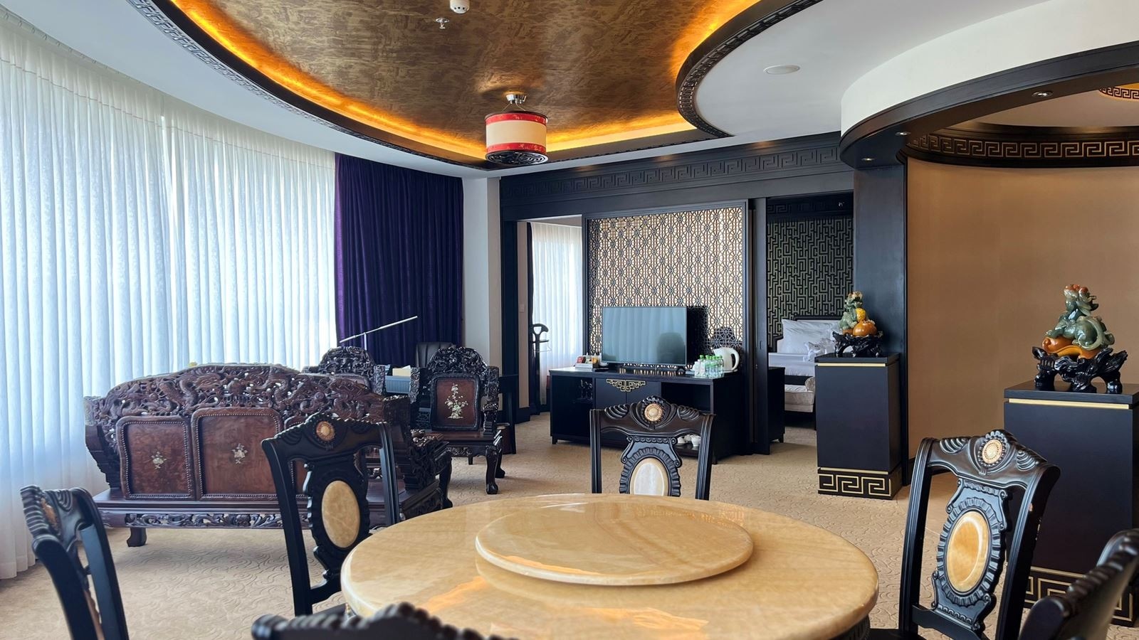 rooms-president-suite-ocean-view-king