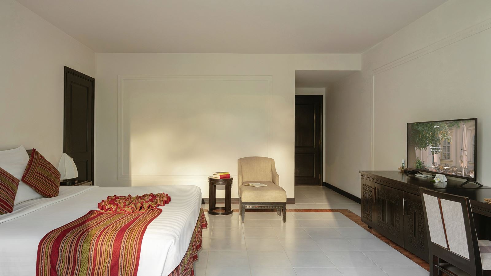 rooms-superior-garden-view-balcony