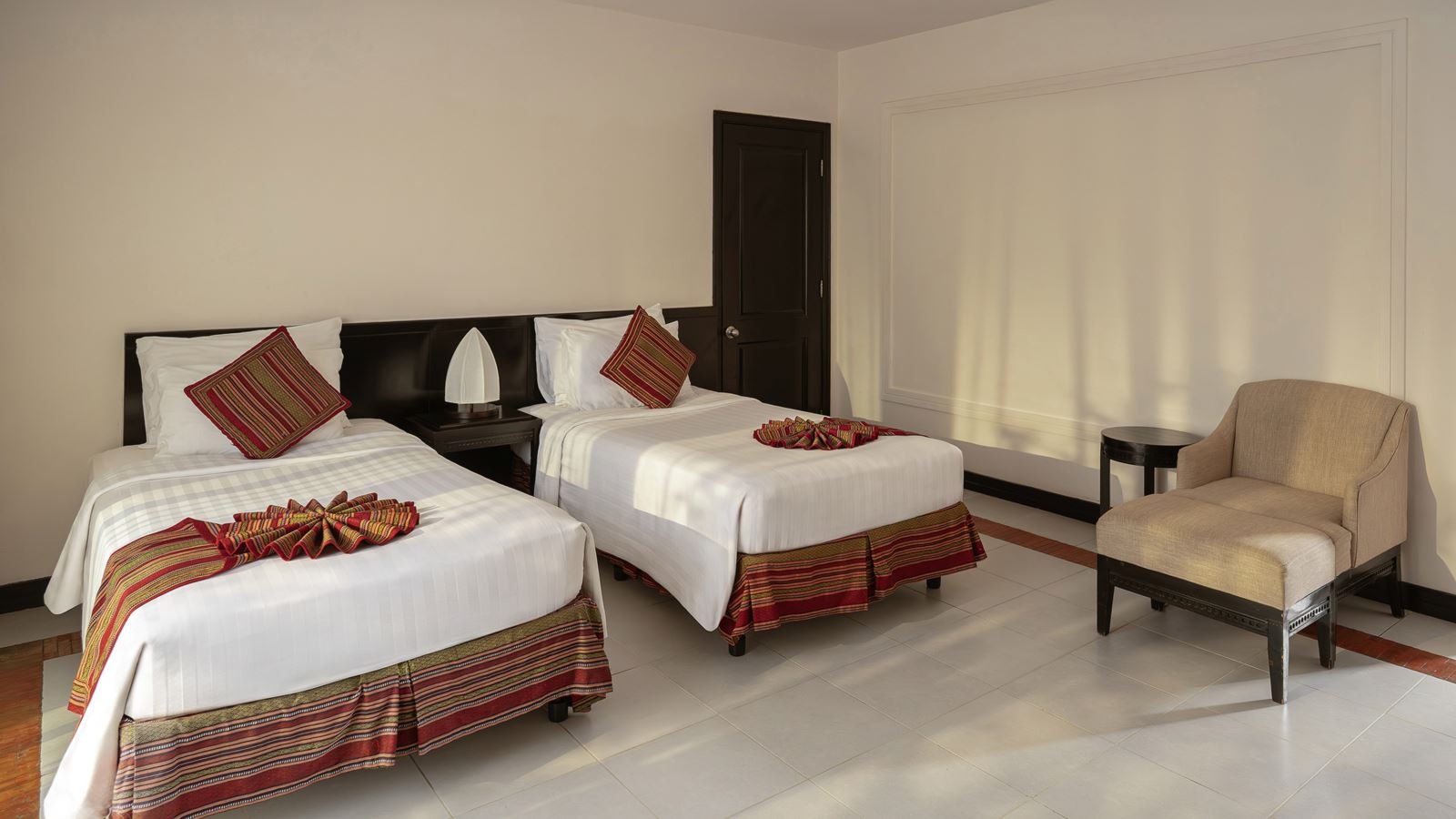 rooms-superior-garden-view-balcony