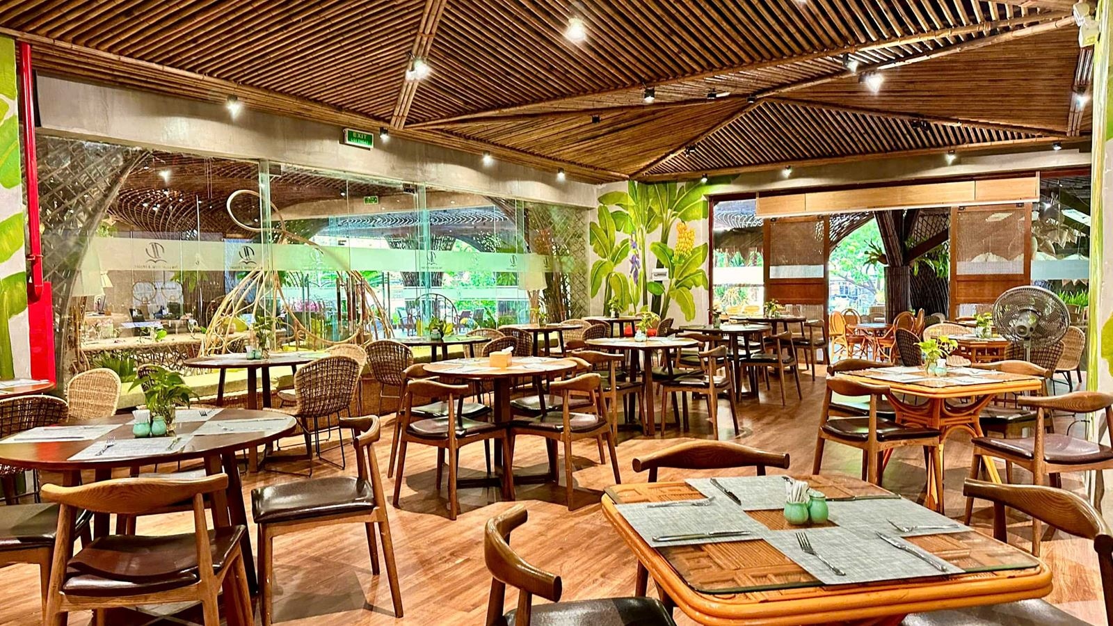 restaurants-the-light-restaurant