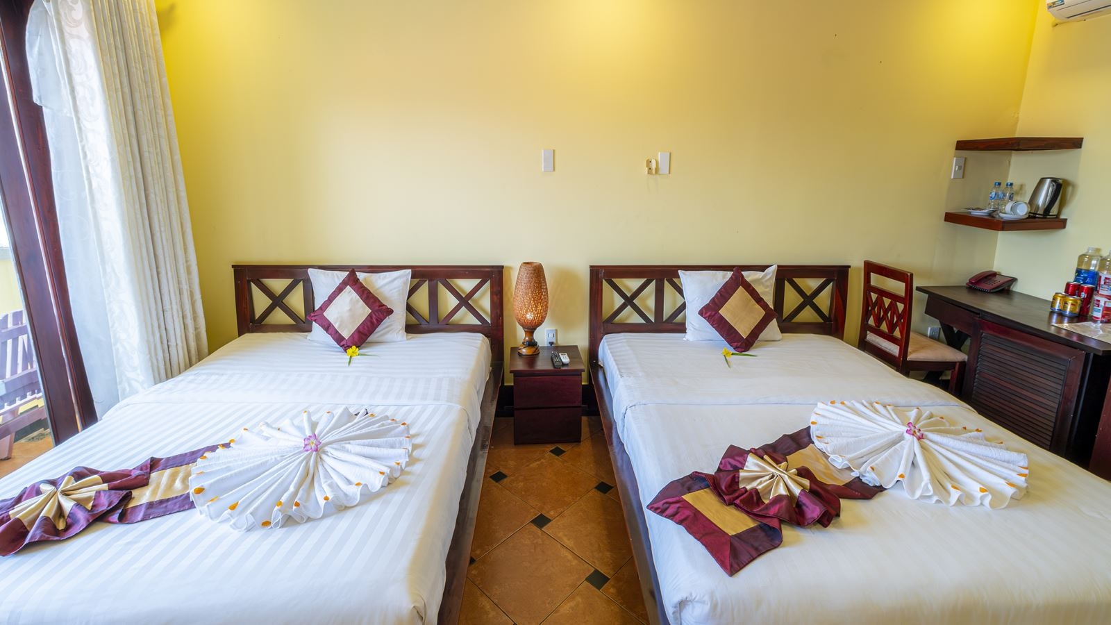 rooms-deluxe-garden-view-with-balcony