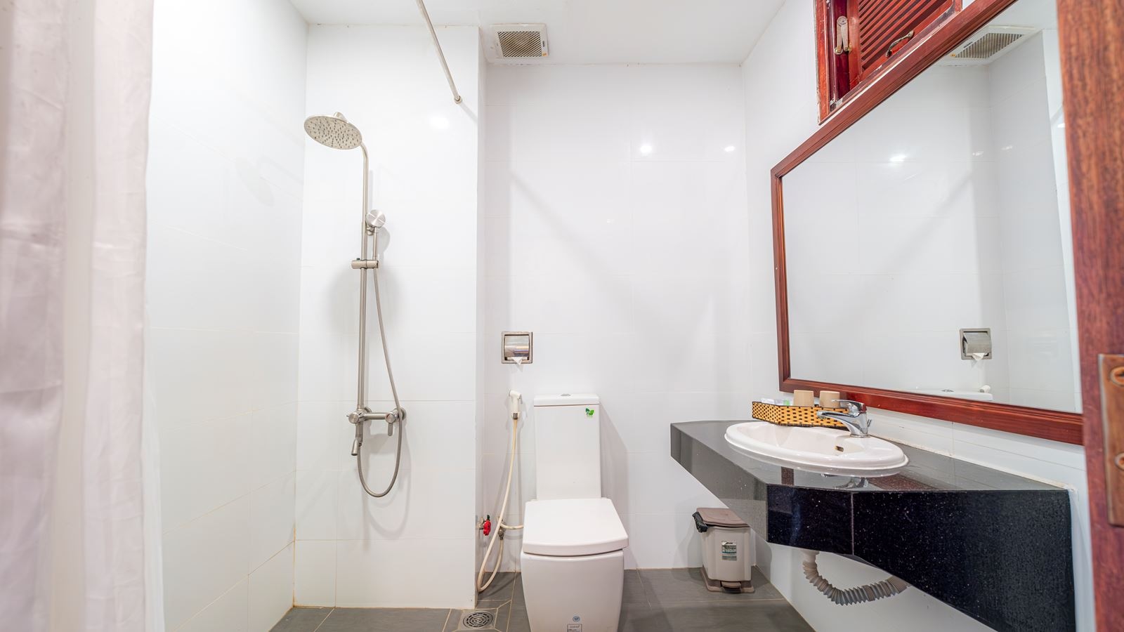 rooms-deluxe-garden-view-with-window