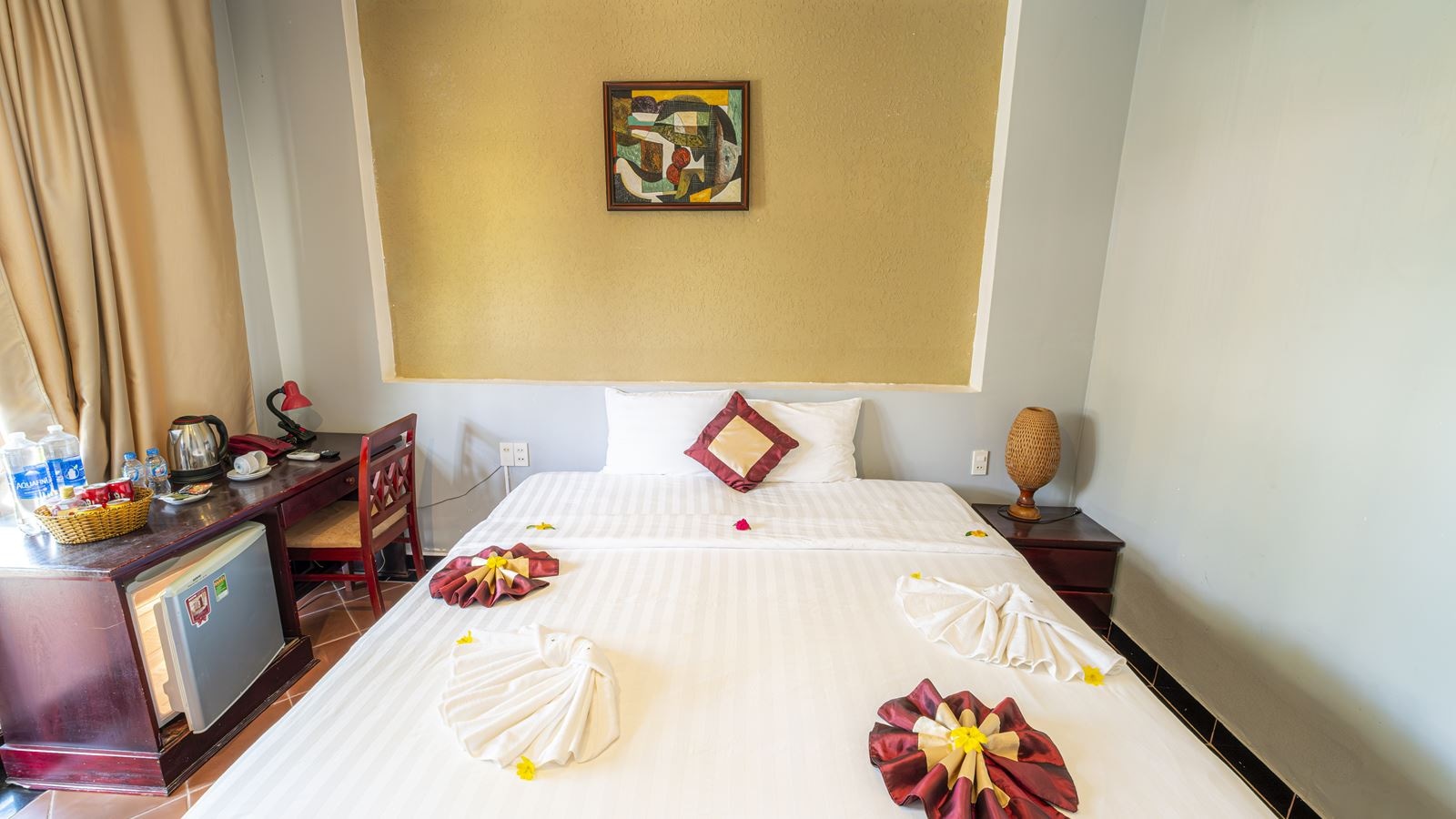 rooms-bungalow-pool-front-garden-view-with-terrace