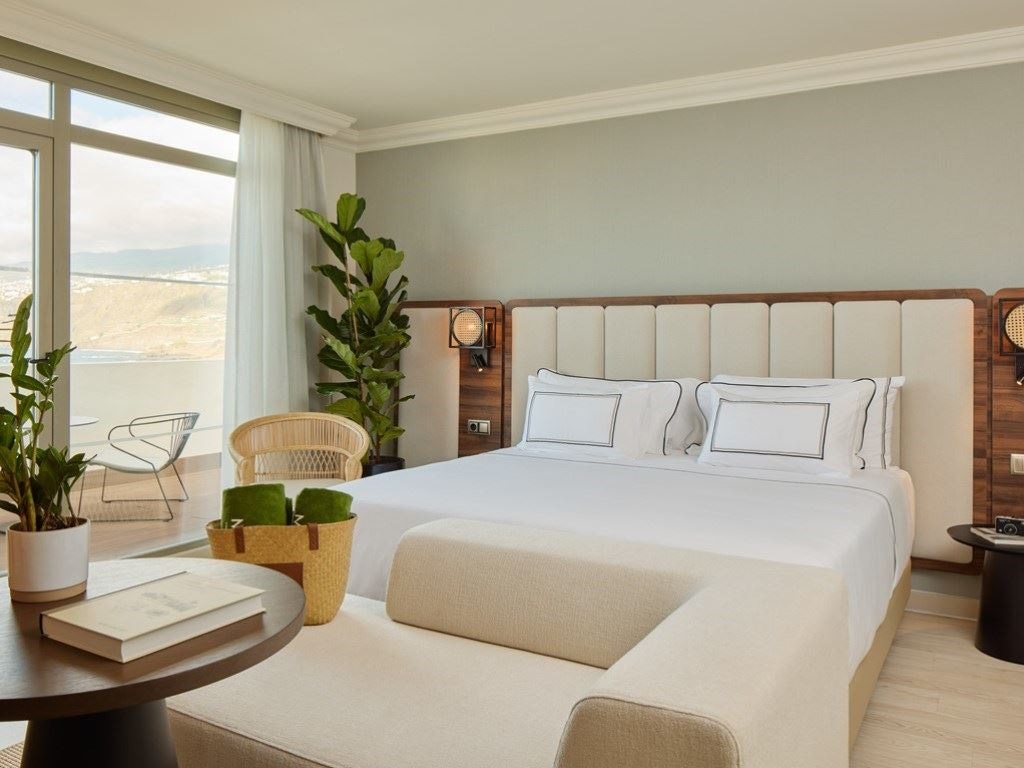 rooms-the-level-junior-suite-sea-view-balcony-or-terrace