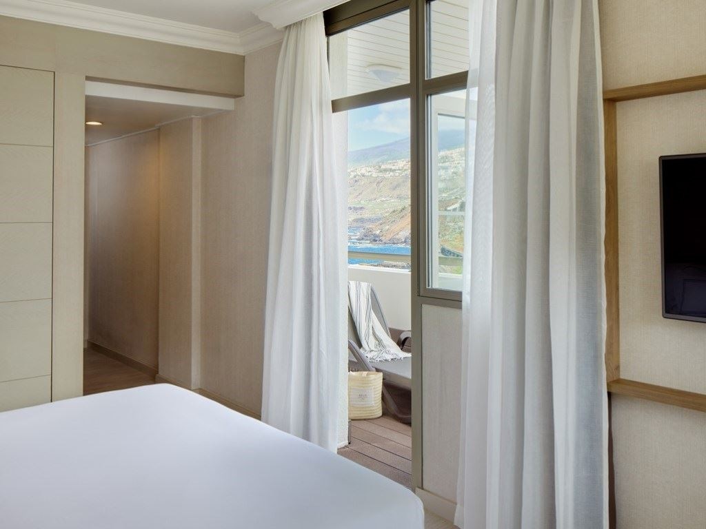 rooms-the-level-junior-suite-sea-view-balcony-or-terrace