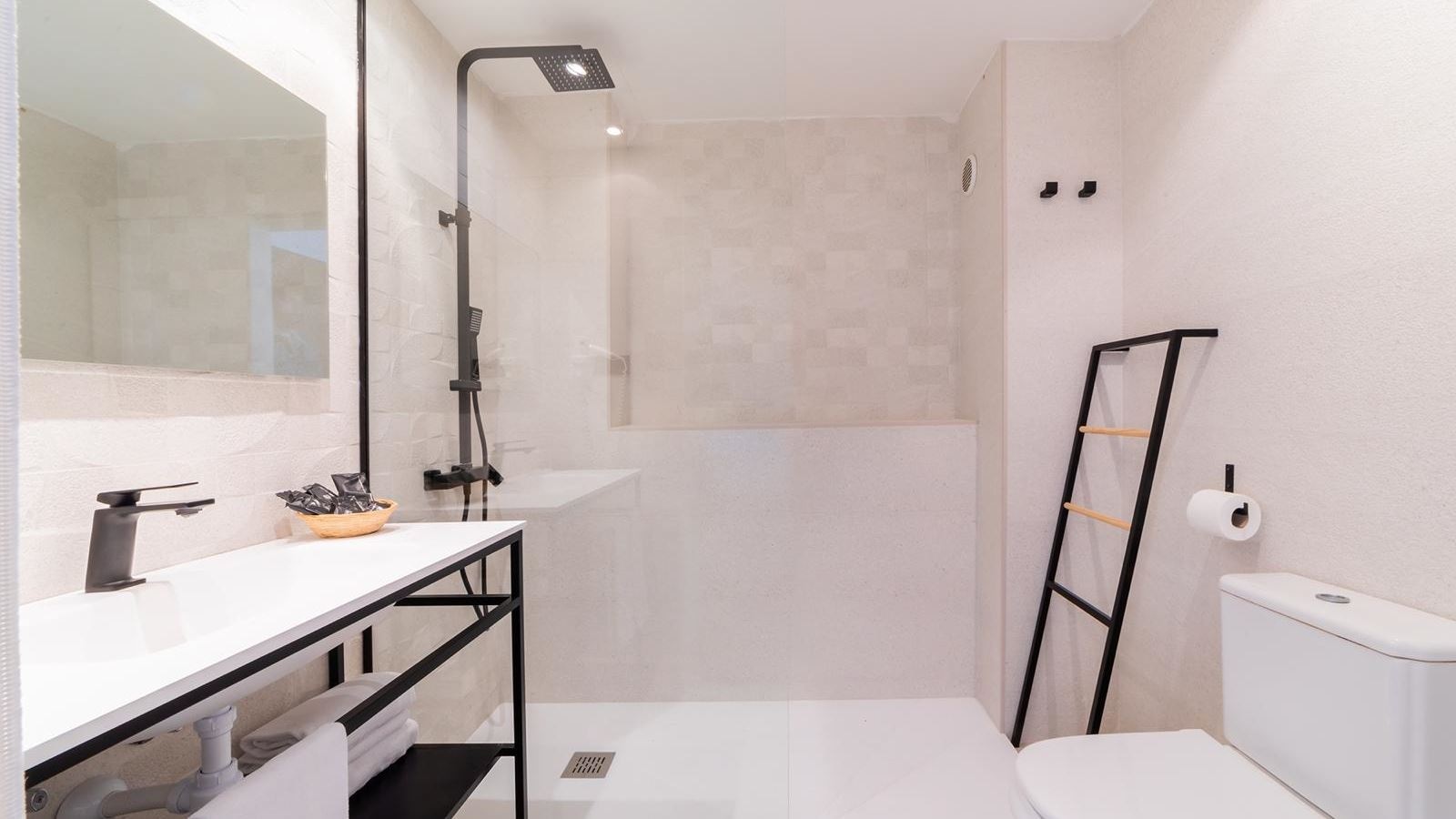 rooms-double-standard-room-balcony-or-terrace