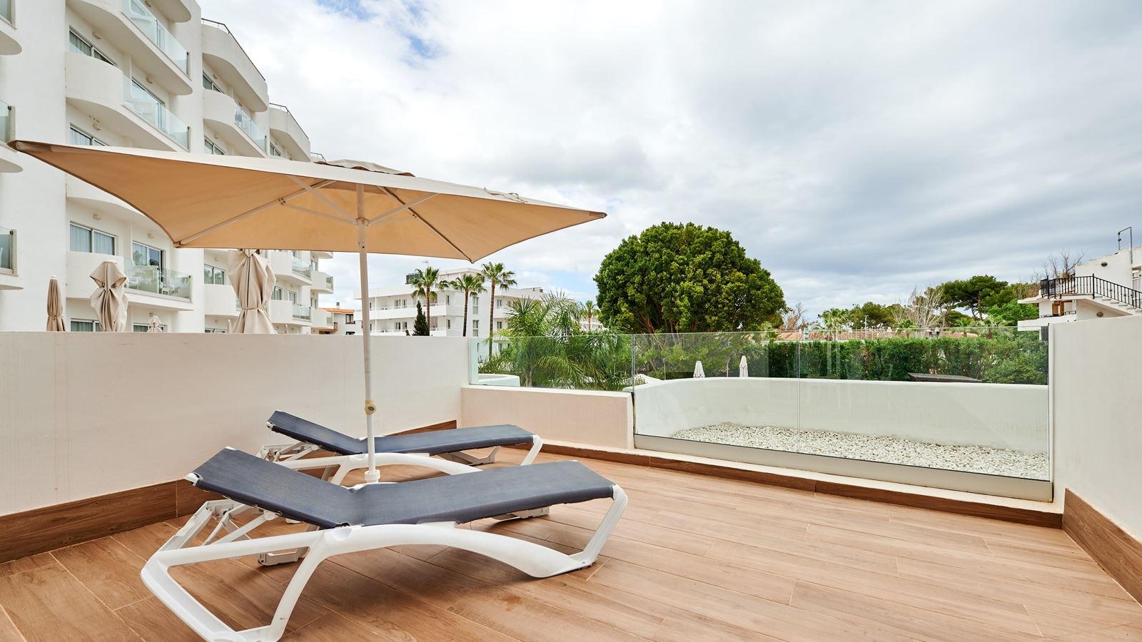 rooms-double-superior-balcony-or-terrace