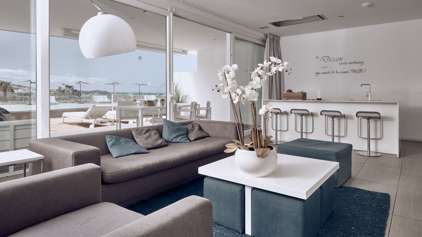 rooms-2-bedroom-suite-with-sea-view-serenity-bliss