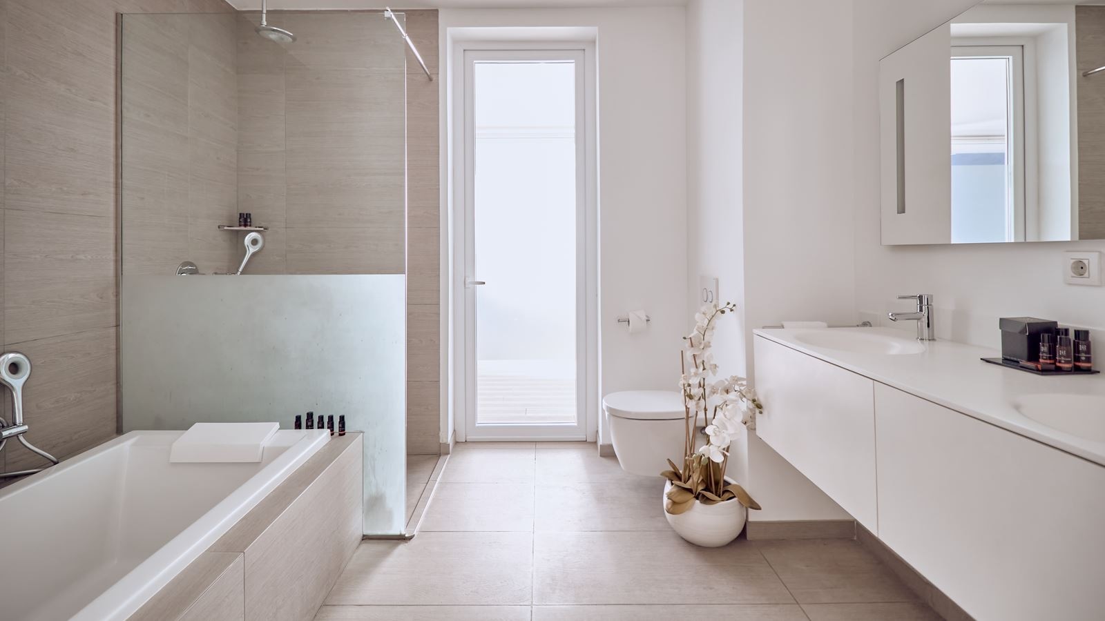 rooms-2-bedroom-suite-extra-large-room-with-sea-view-private-pool-and-terrace-serenity-elegance