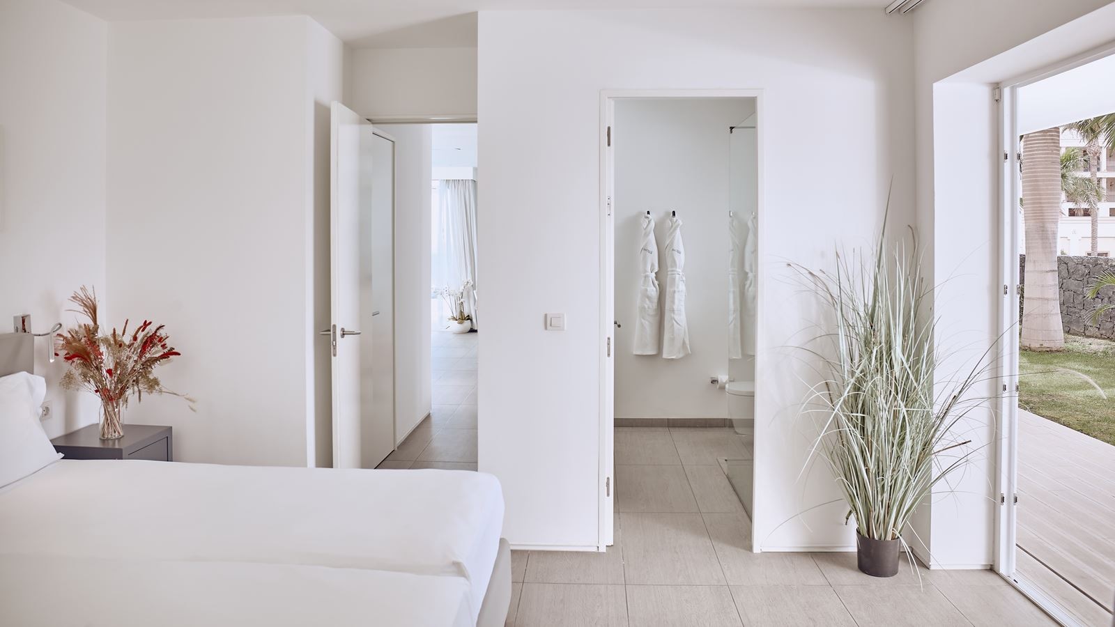 rooms-2-bedroom-suite-extra-large-room-with-sea-view-private-pool-and-terrace-serenity-elegance