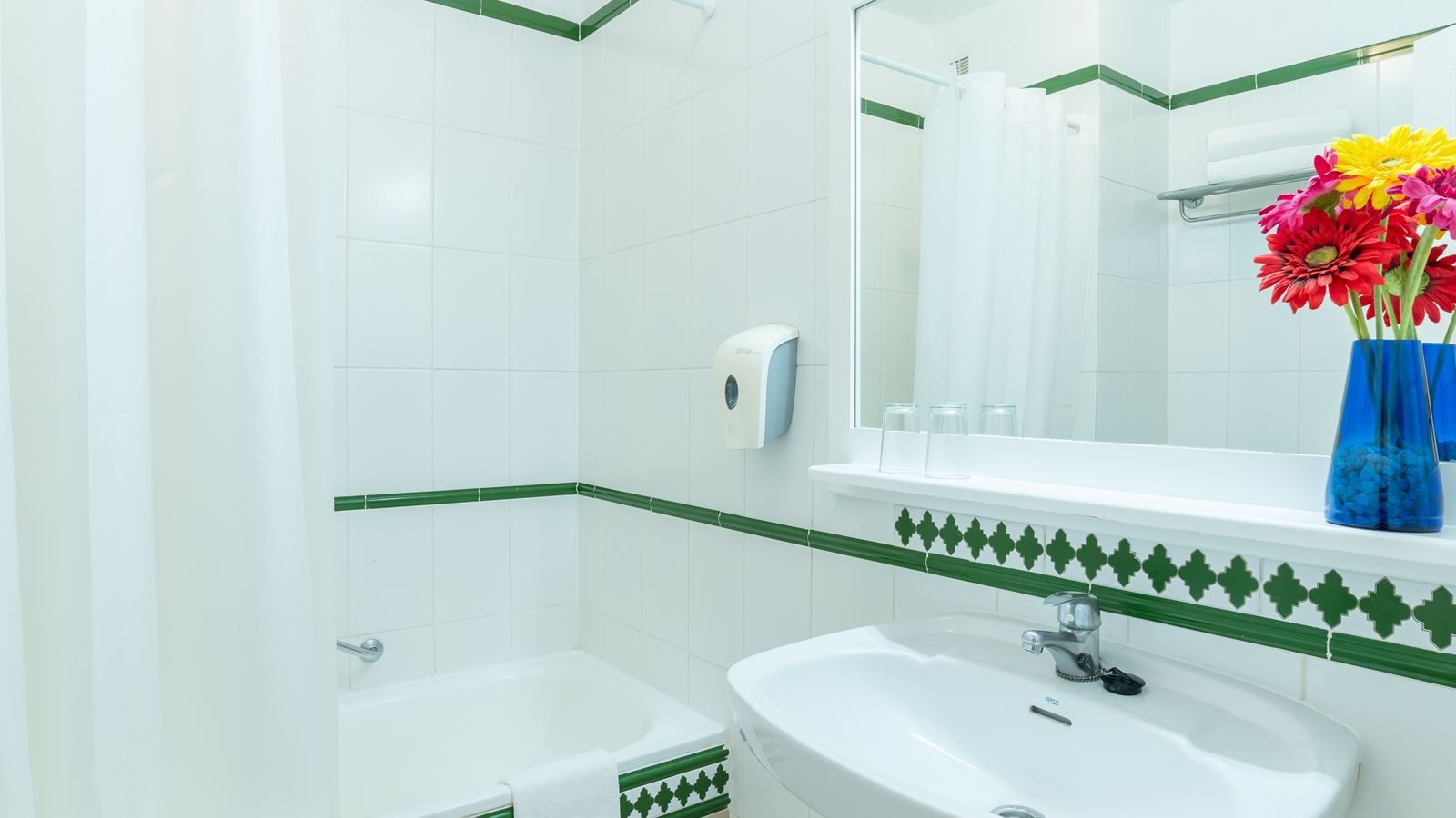 rooms-1-bedroom-comfort-apartment-with-balcony