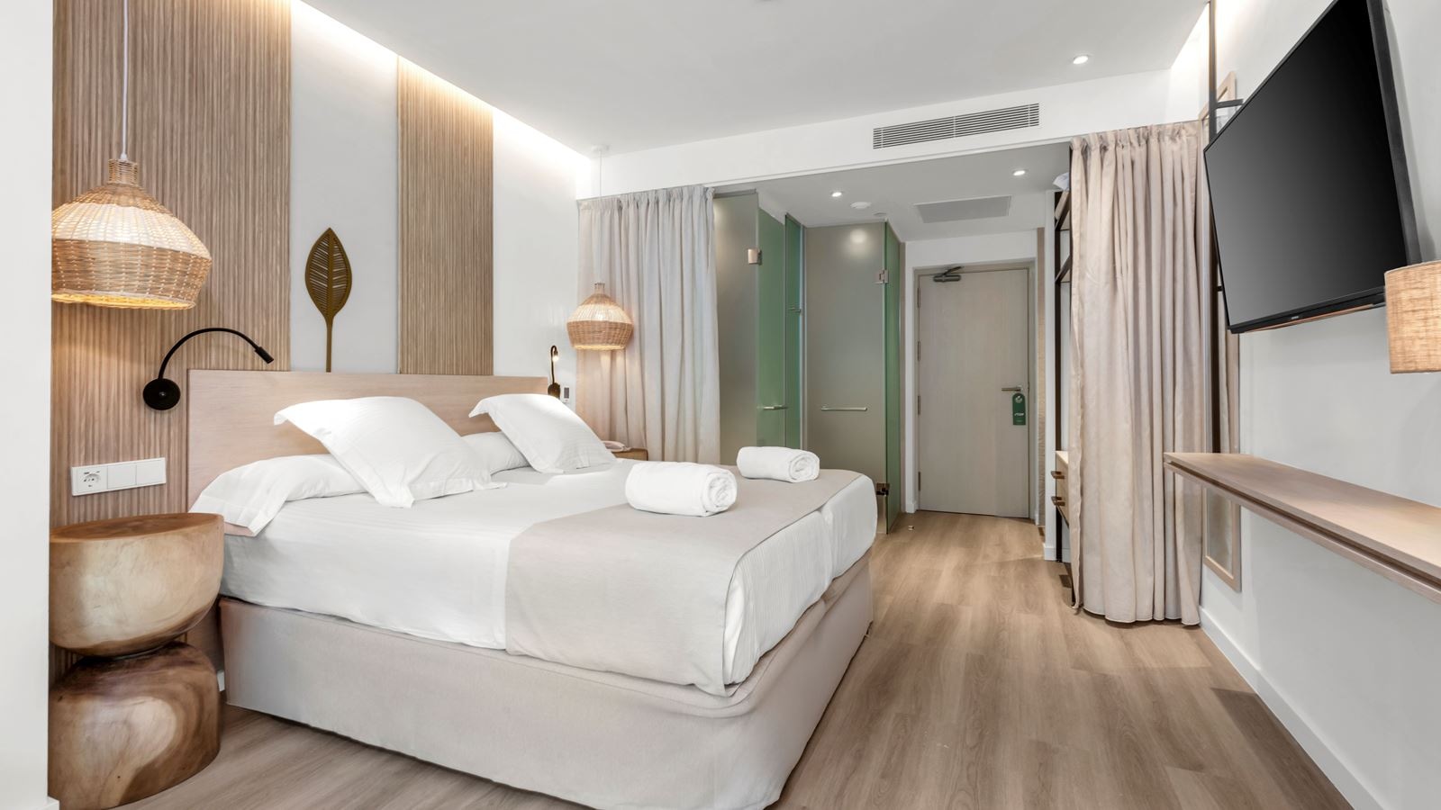 rooms-ds--silver-room