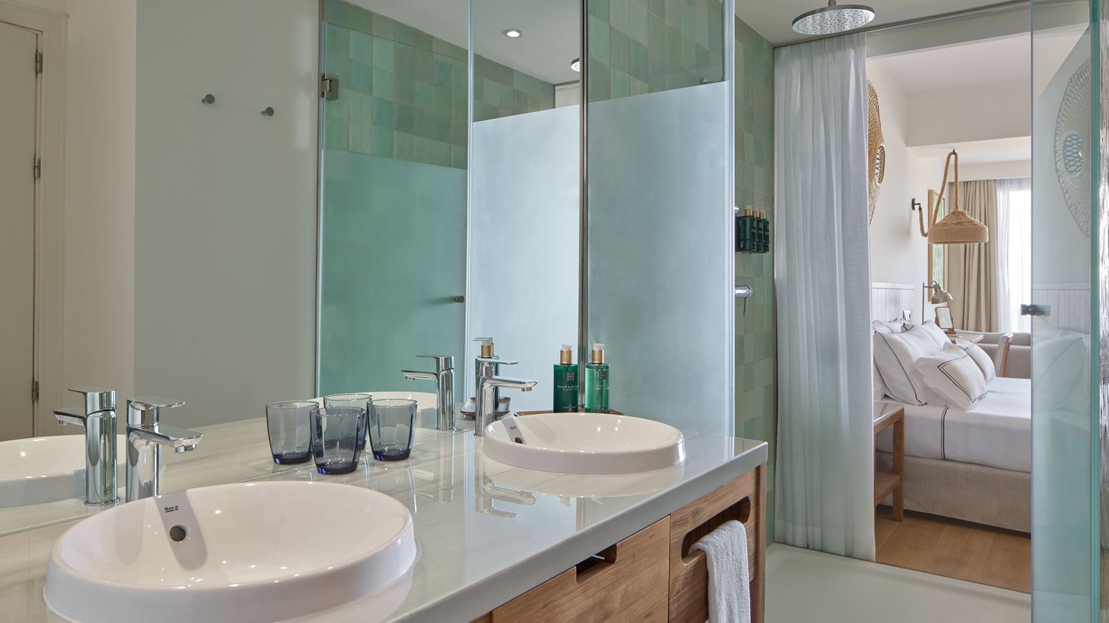 rooms-junior-suite-frontal-sea-view