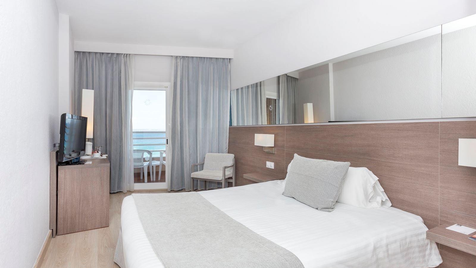 rooms-double-room-sea-view-balcony