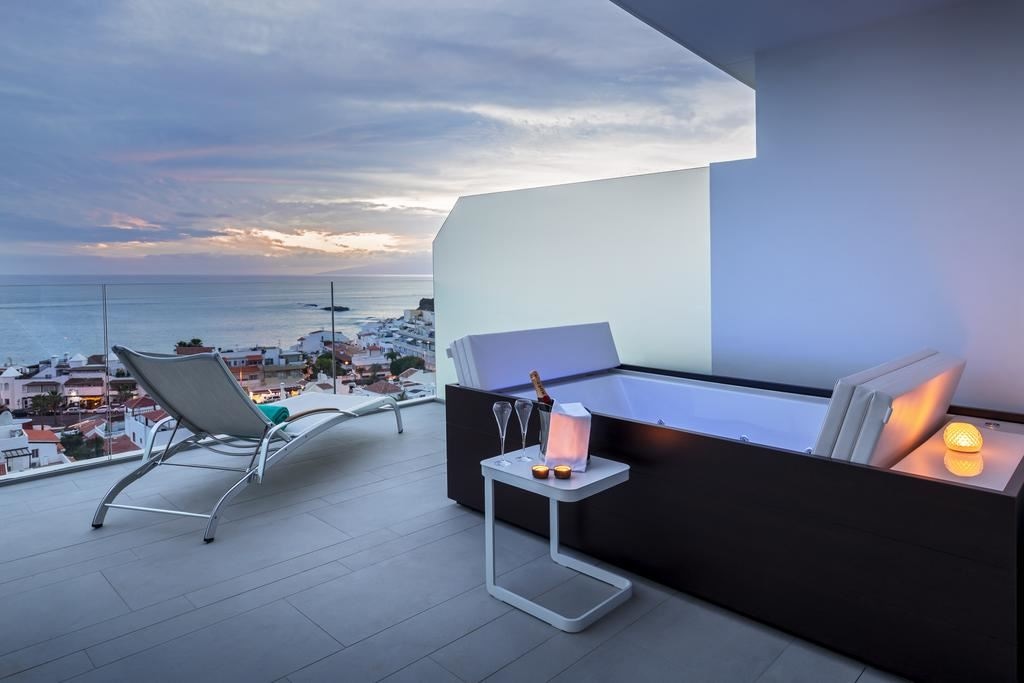 rooms-jst--jr-suite-ocean-front-with-hot-tub