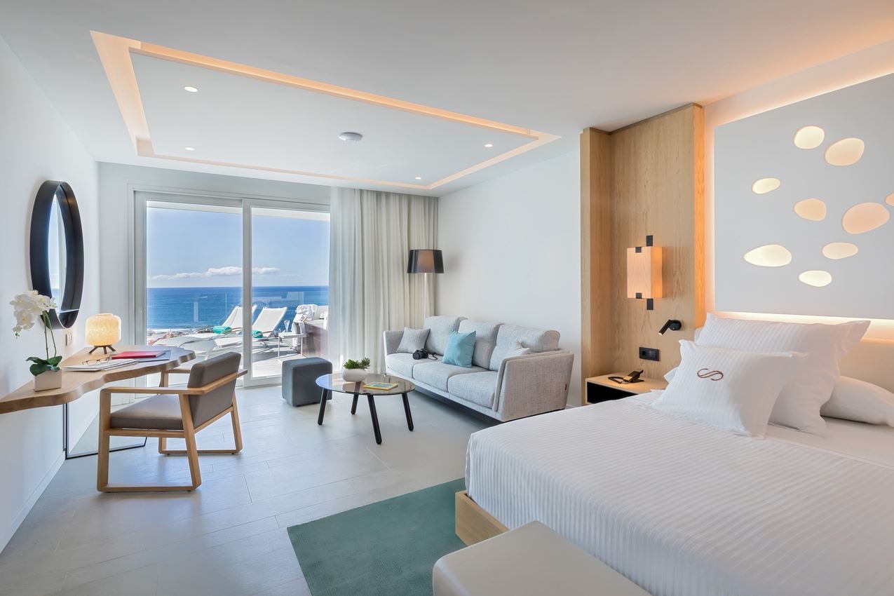 rooms-jst--jr-suite-ocean-front-with-hot-tub