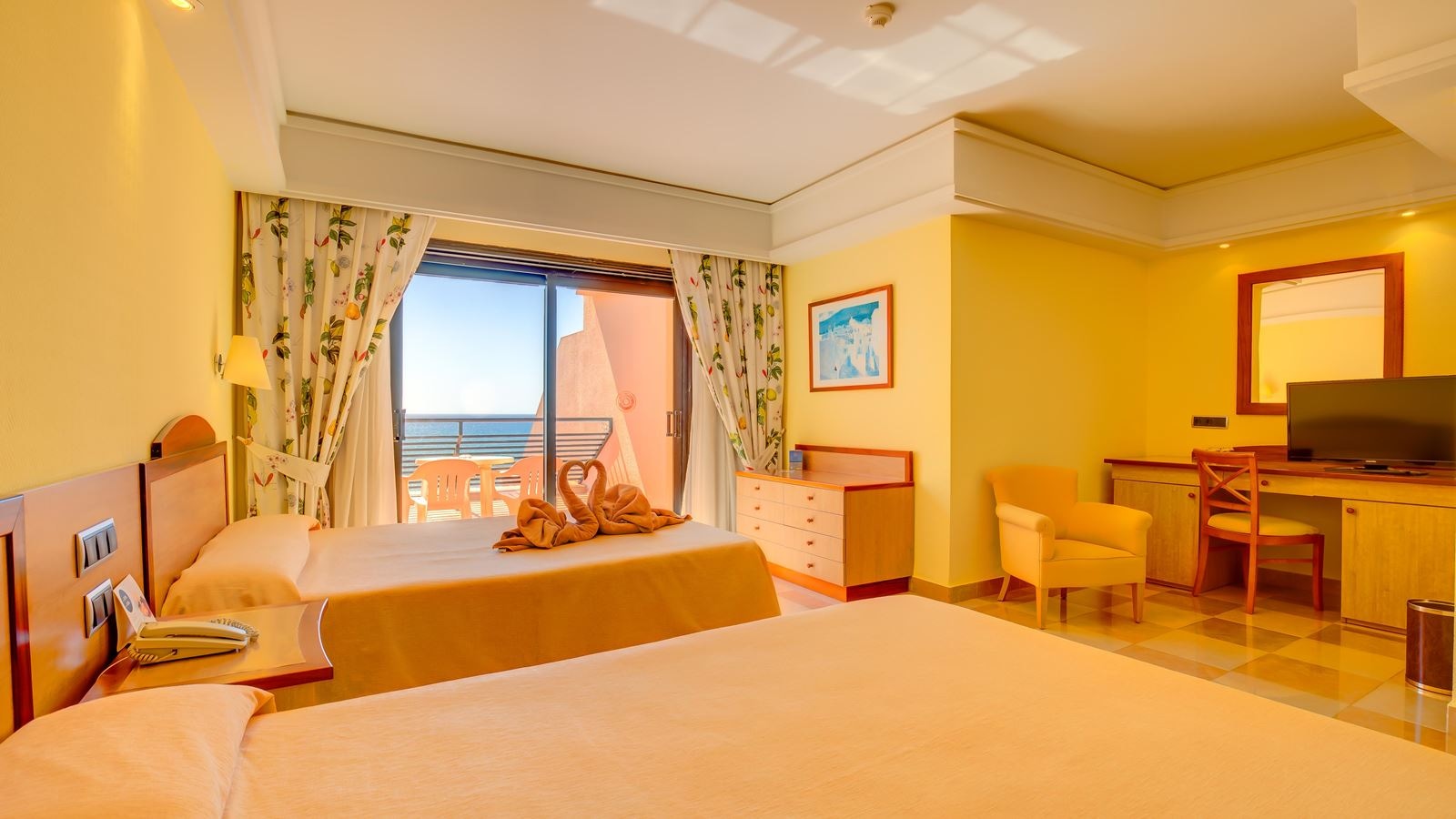 rooms-standard-suite-balcony-or-terrace