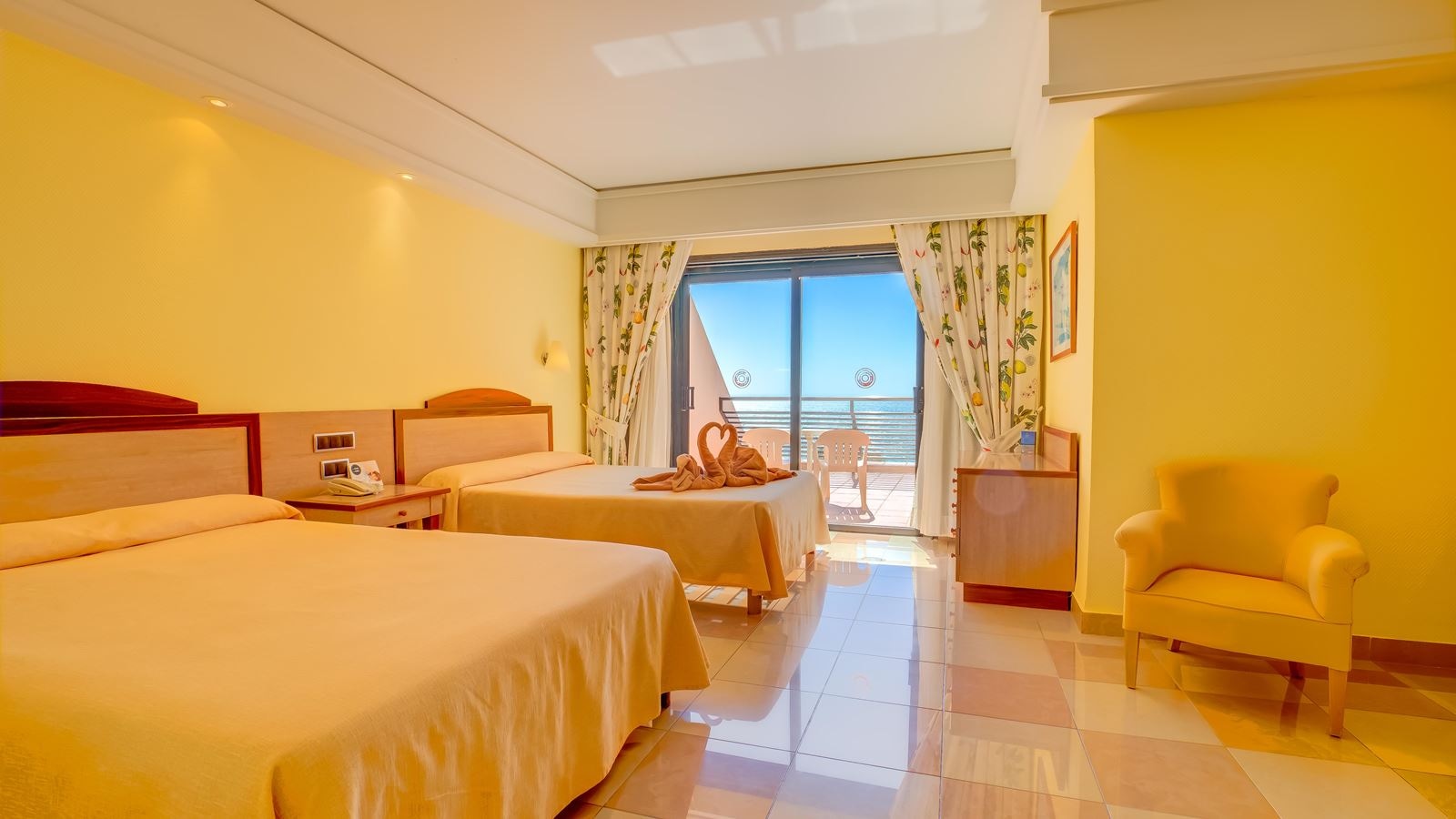 rooms-standard-suite-balcony-or-terrace