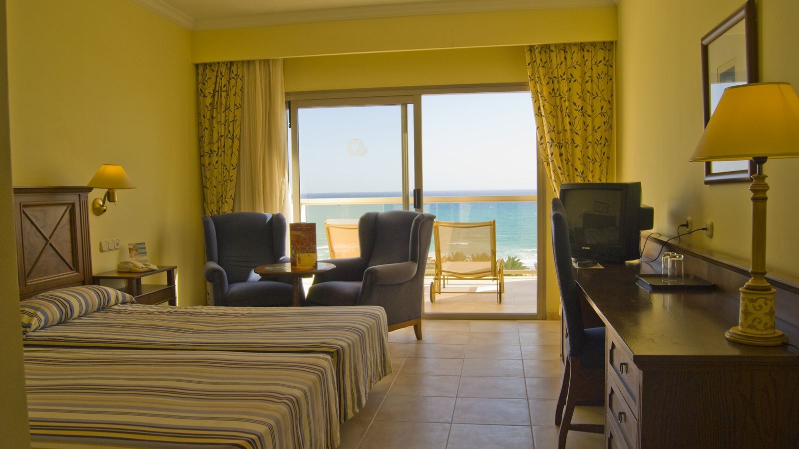 rooms-twin-room-sea-view-balcony-or-terrace
