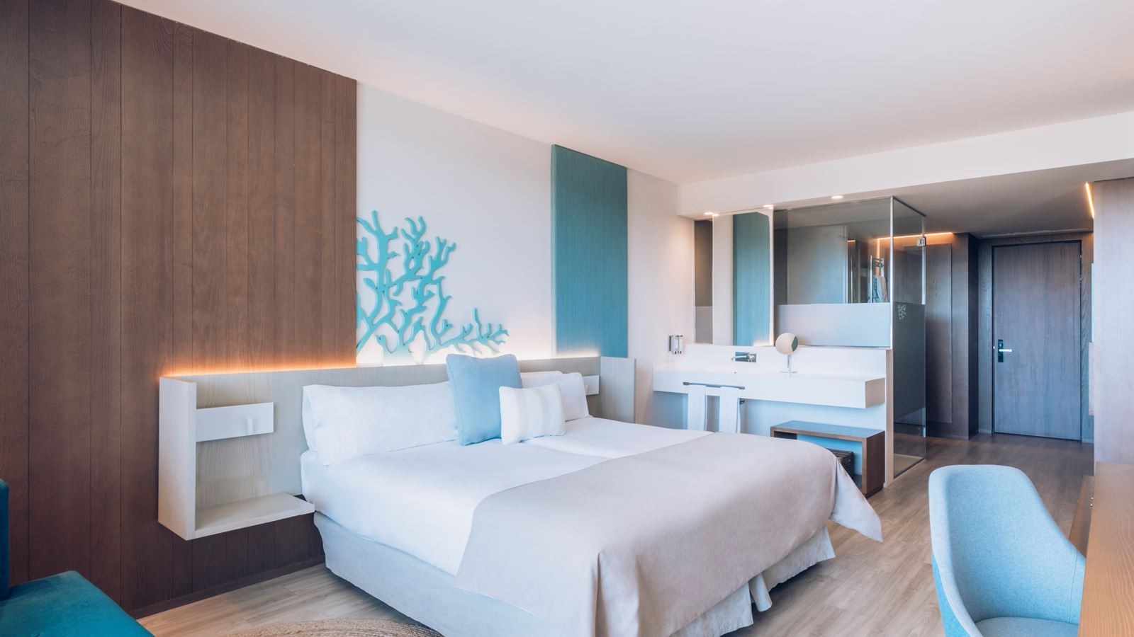 rooms-double-pool-view