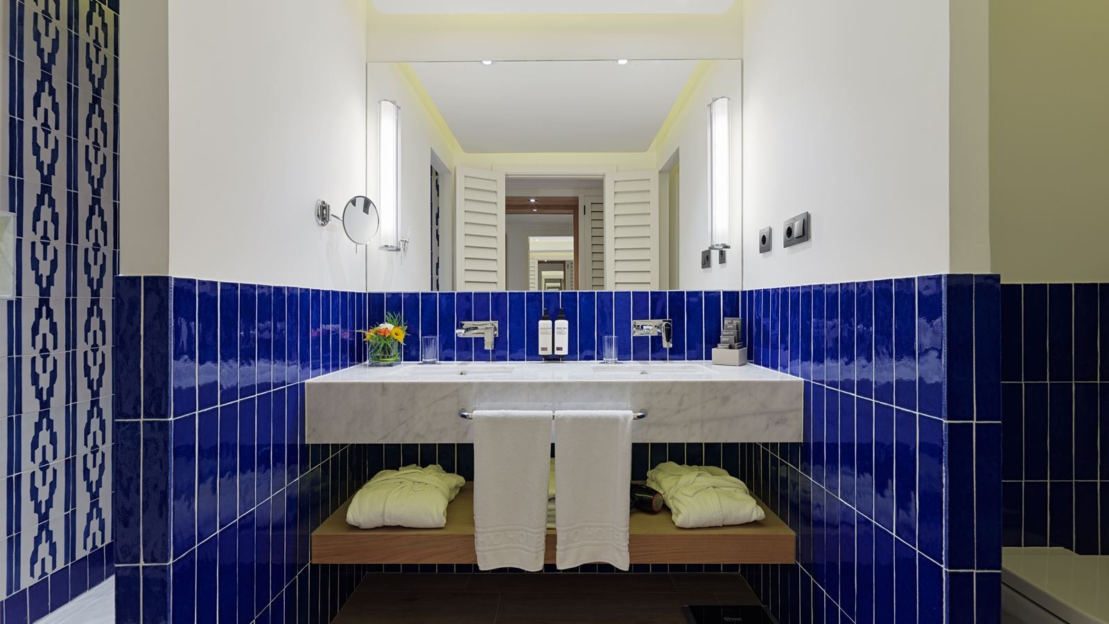 rooms-double-side-sea-view-with-balcony-or-terrace