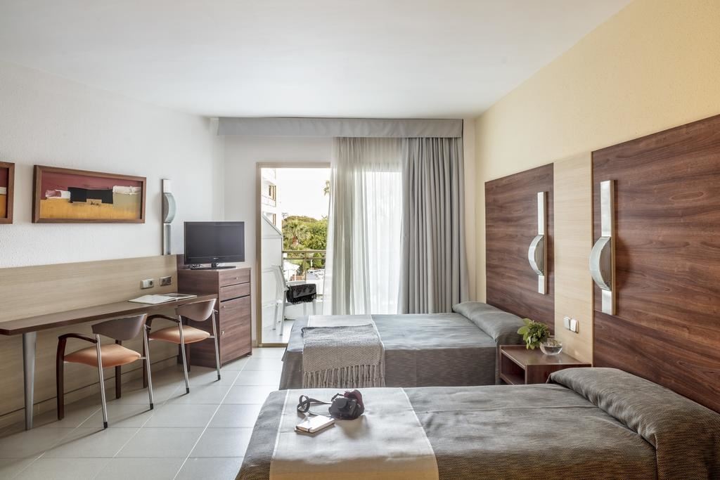 rooms-standard-double-room-with-balcony