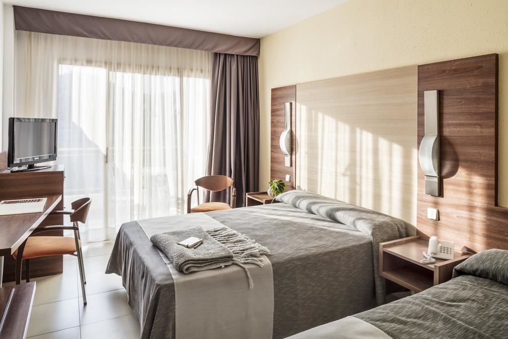 rooms-premium-double-room-pool-view-or-partial-sea-view-with-balcony