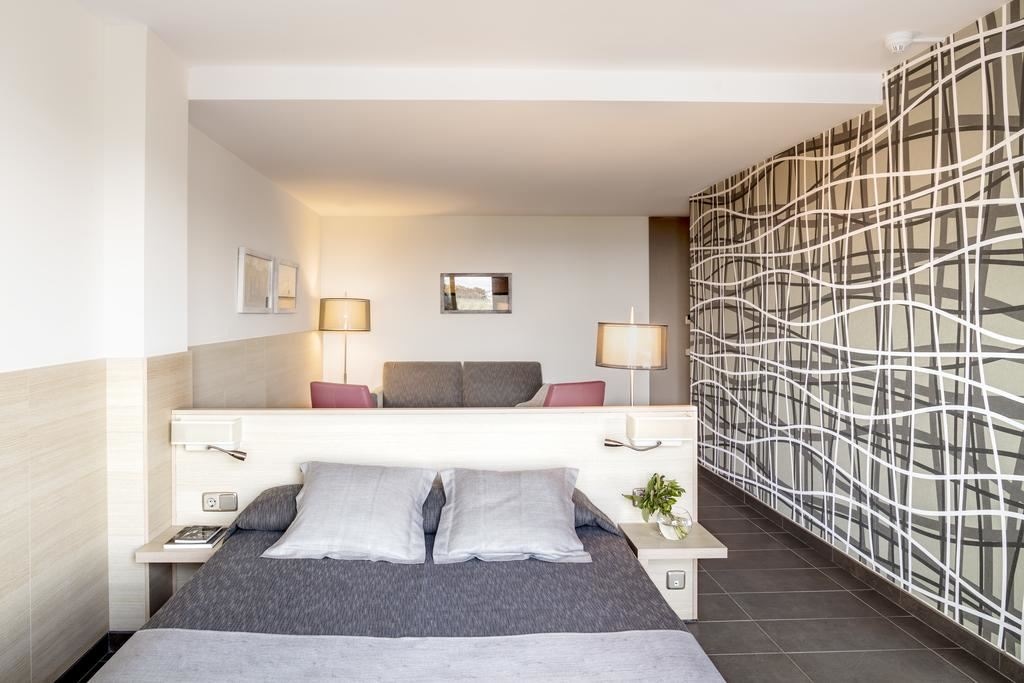 rooms-suite-lumiere-double-pool-view-andor-partial-sea-view-with-balcony-or-terrace