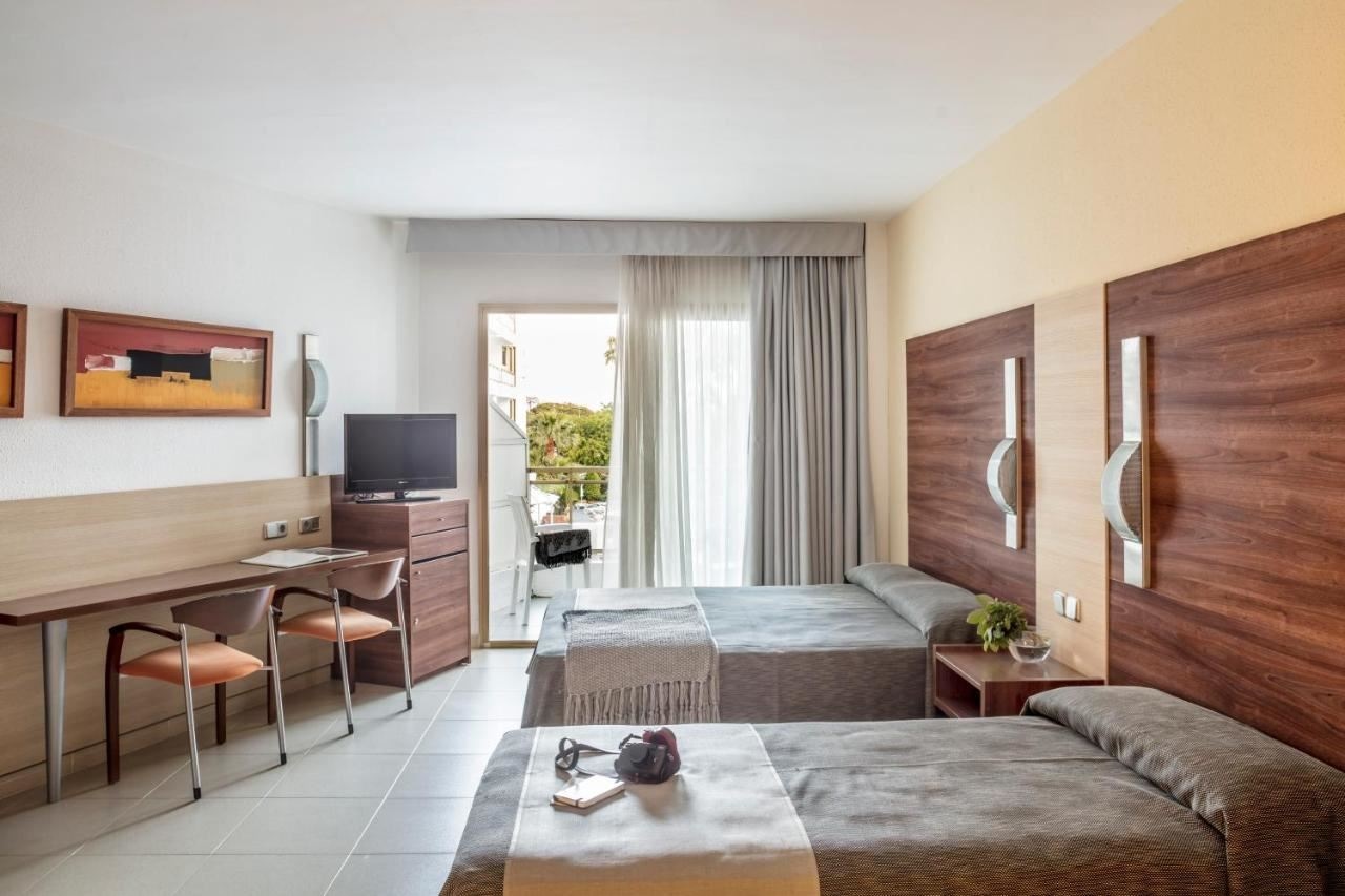 rooms-premium-quadruple-room-pool-view-or-partial-sea-view with-balcony