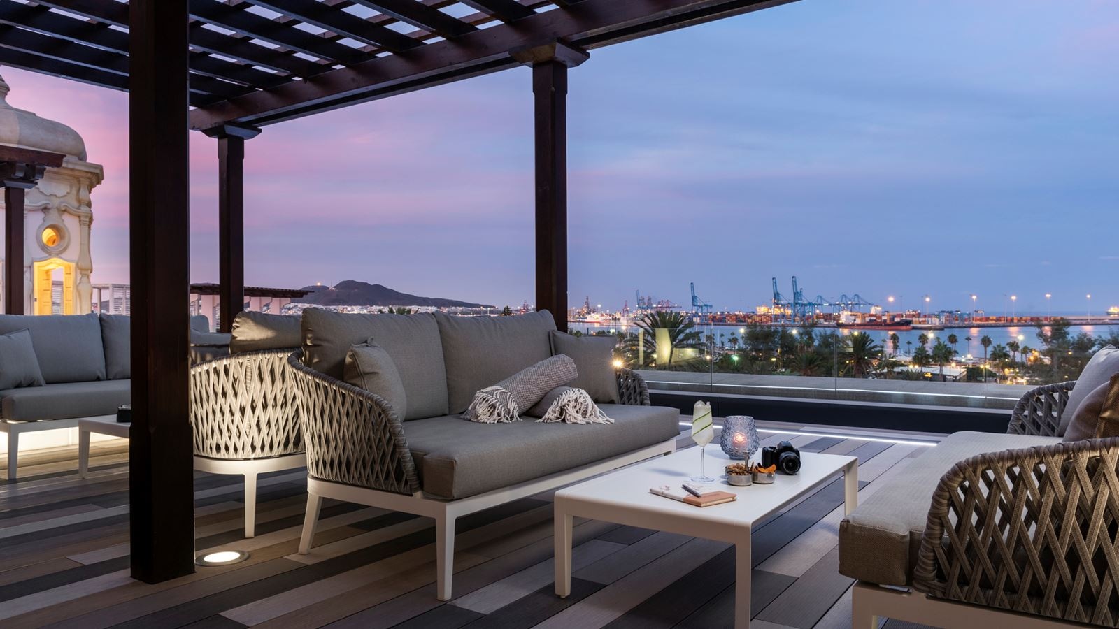 restaurants-alis-roof-top-bar