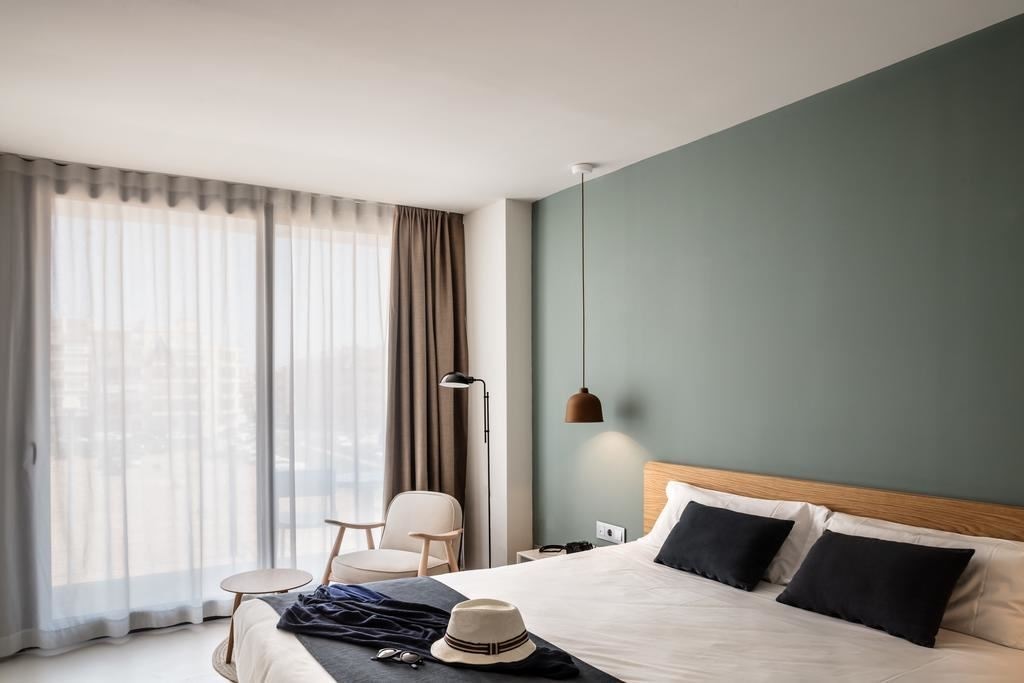 rooms-double-penthouse-room-with-terrace